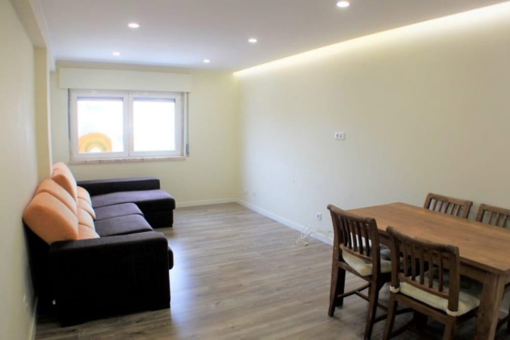 Apartamento T2 Recuperado no Centro de Mem Martins